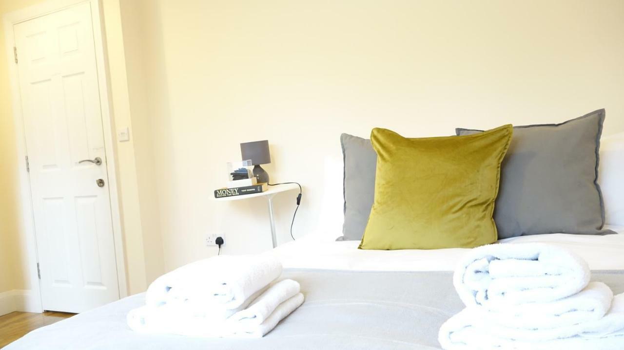 Heathrow Ensuite Rooms- Auto Check In ロンドン エクステリア 写真
