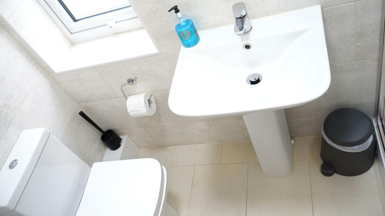 Heathrow Ensuite Rooms- Auto Check In ロンドン エクステリア 写真