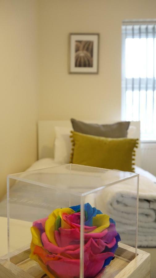 Heathrow Ensuite Rooms- Auto Check In ロンドン エクステリア 写真
