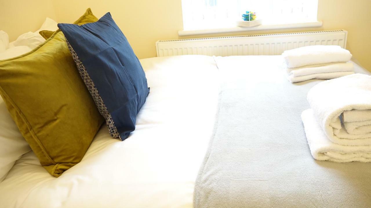 Heathrow Ensuite Rooms- Auto Check In ロンドン エクステリア 写真