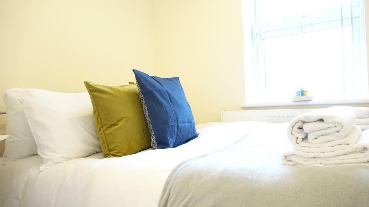 Heathrow Ensuite Rooms- Auto Check In ロンドン エクステリア 写真