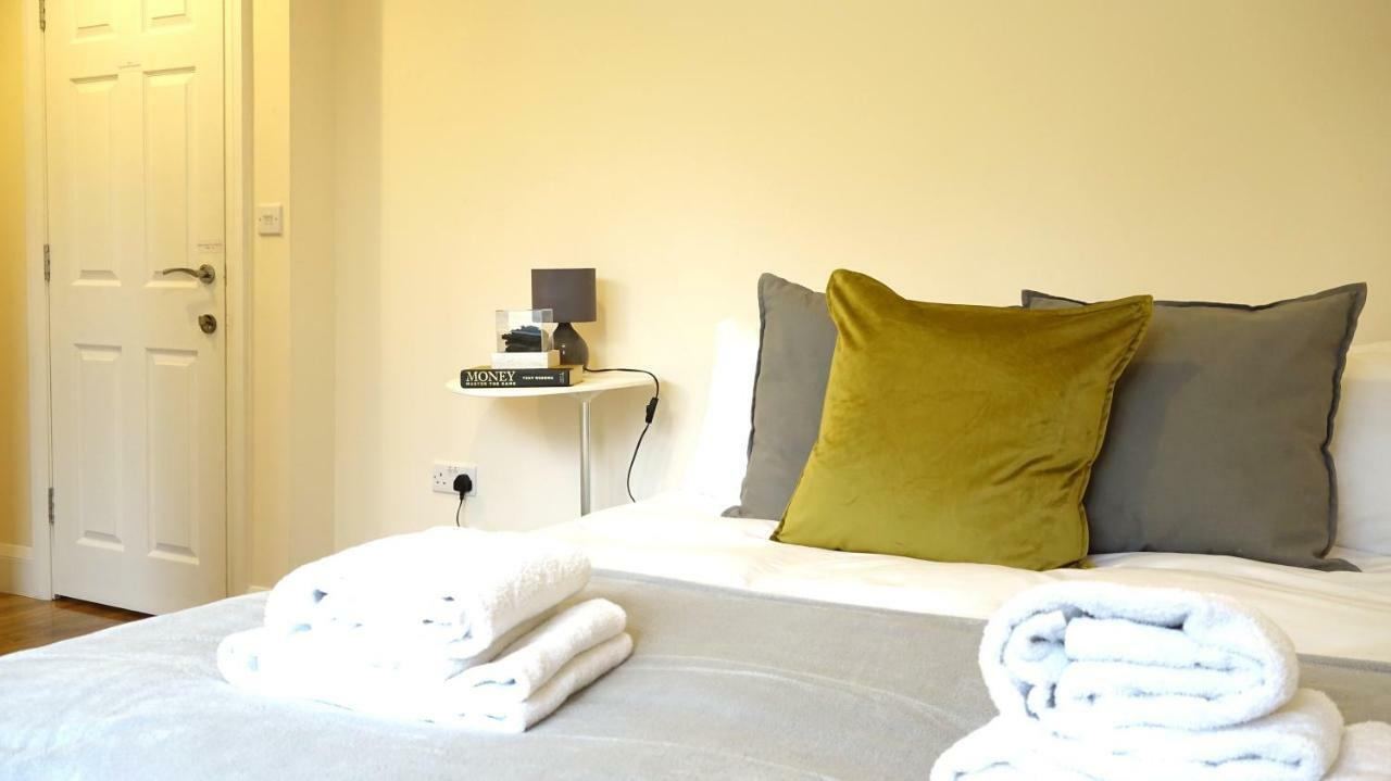 Heathrow Ensuite Rooms- Auto Check In ロンドン エクステリア 写真