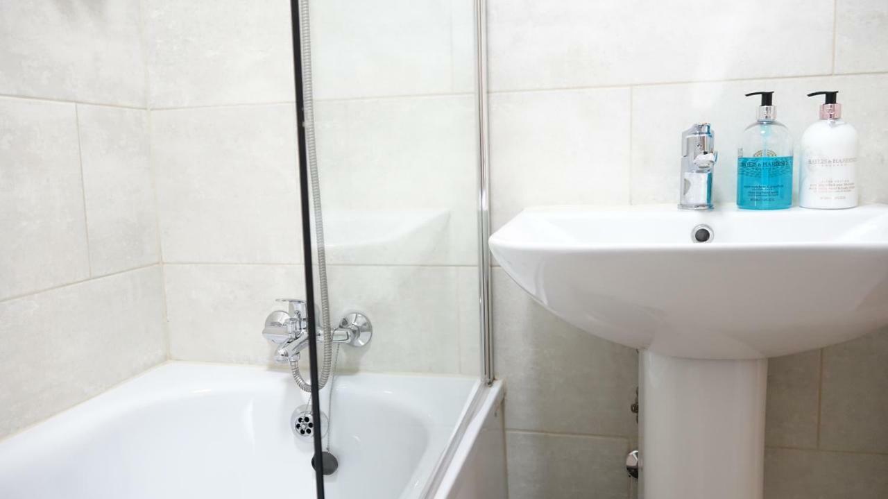 Heathrow Ensuite Rooms- Auto Check In ロンドン エクステリア 写真