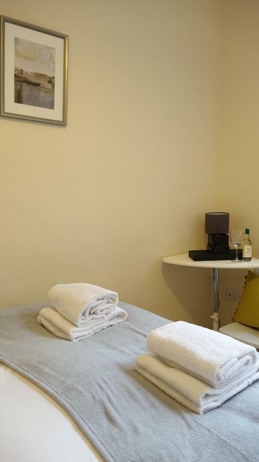 Heathrow Ensuite Rooms- Auto Check In ロンドン エクステリア 写真