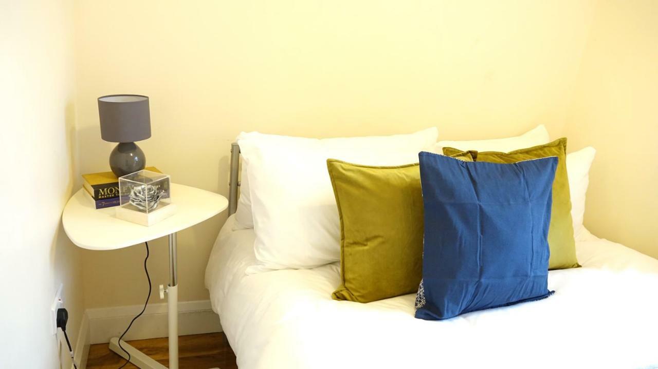 Heathrow Ensuite Rooms- Auto Check In ロンドン エクステリア 写真