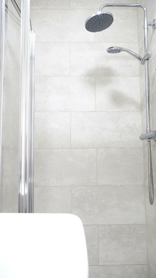 Heathrow Ensuite Rooms- Auto Check In ロンドン エクステリア 写真