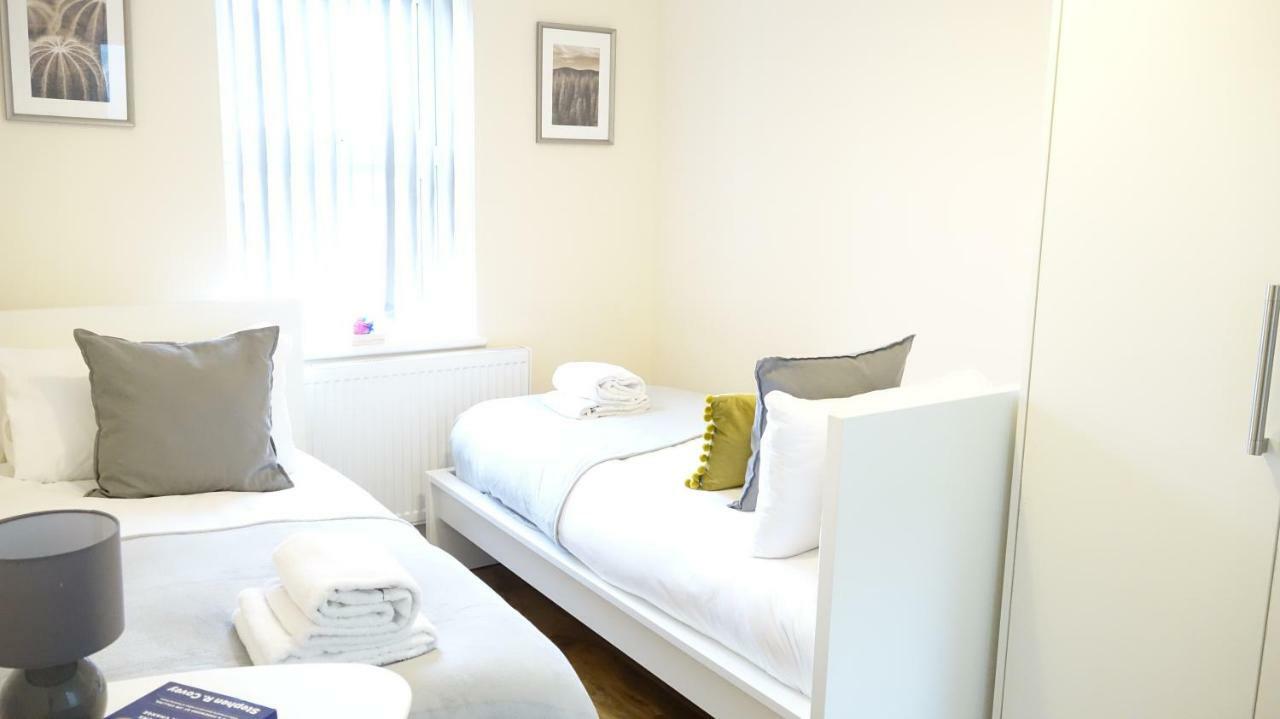 Heathrow Ensuite Rooms- Auto Check In ロンドン エクステリア 写真