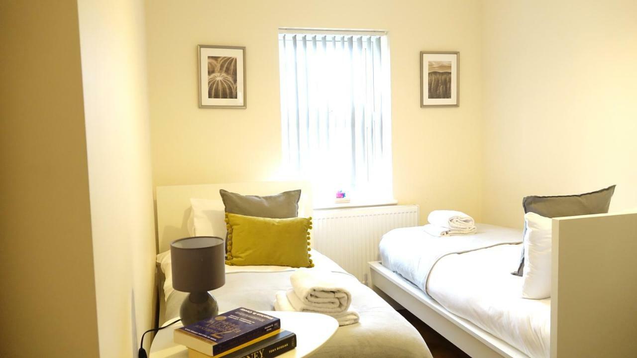 Heathrow Ensuite Rooms- Auto Check In ロンドン エクステリア 写真