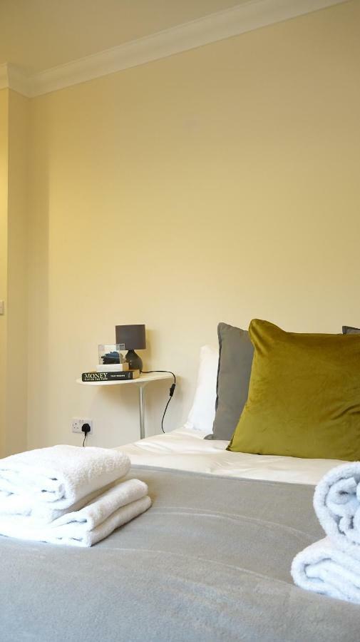 Heathrow Ensuite Rooms- Auto Check In ロンドン エクステリア 写真