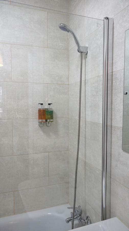 Heathrow Ensuite Rooms- Auto Check In ロンドン エクステリア 写真