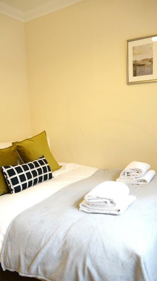 Heathrow Ensuite Rooms- Auto Check In ロンドン エクステリア 写真
