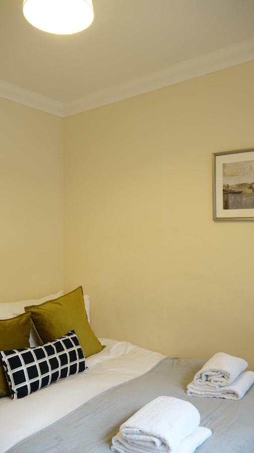 Heathrow Ensuite Rooms- Auto Check In ロンドン エクステリア 写真