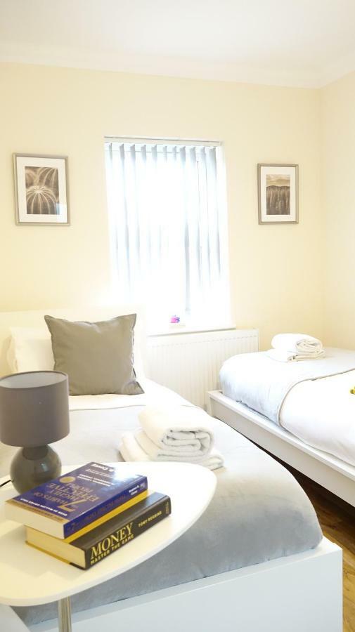 Heathrow Ensuite Rooms- Auto Check In ロンドン エクステリア 写真